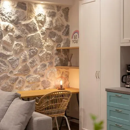 拉帕诺斯公寓 * 帕莱欧卡斯提撒